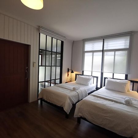 Liaw Base House Pansiyon Bangkok Dış mekan fotoğraf