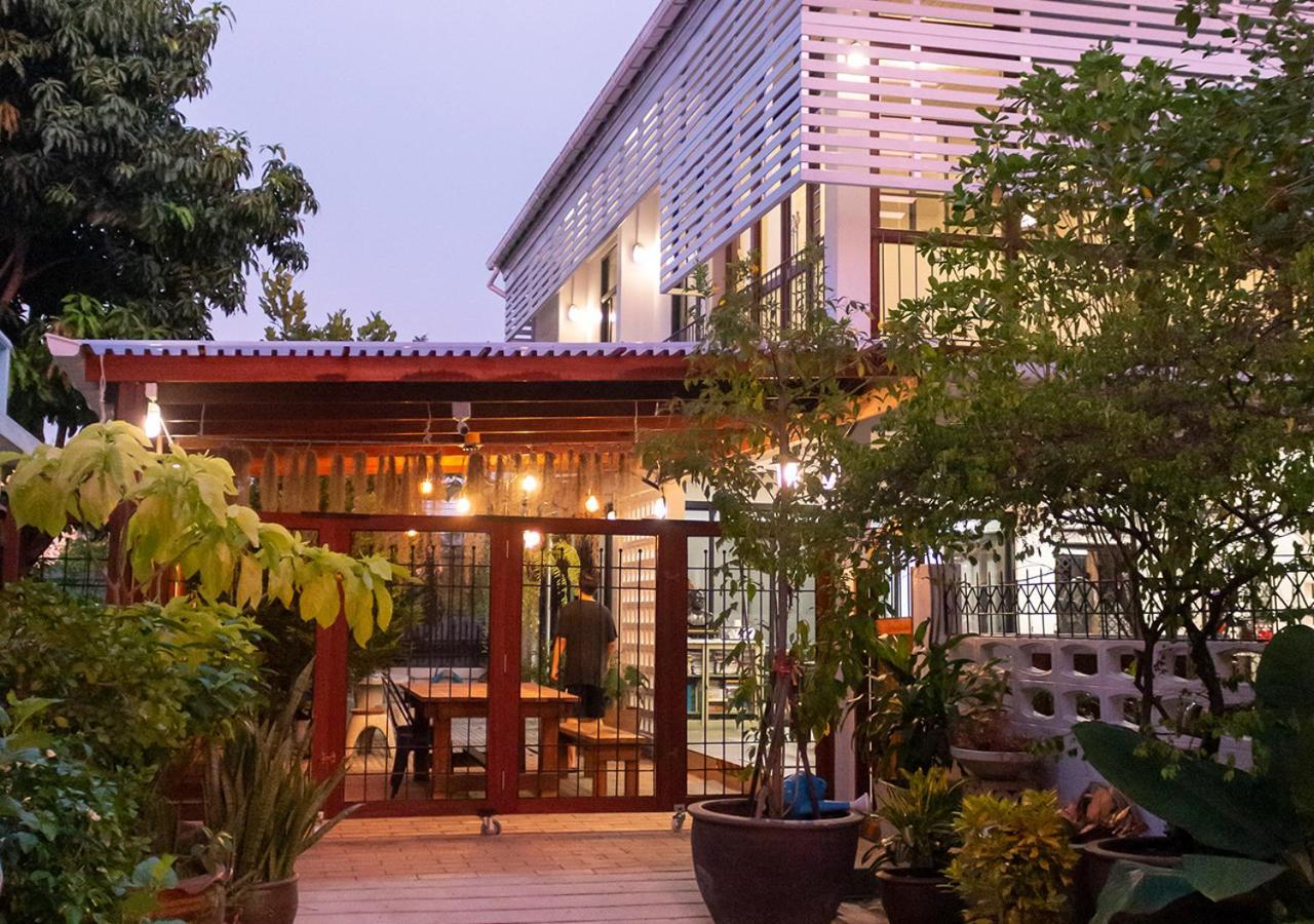Liaw Base House Pansiyon Bangkok Dış mekan fotoğraf